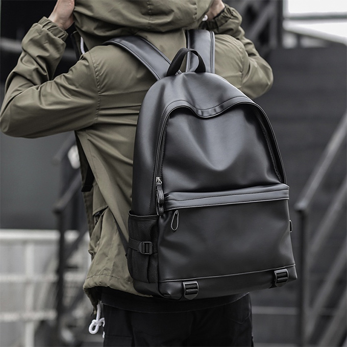 Sac à dos en Cuir - modèle : 9088 - Couleur noire pour Homme & Dame - Taille 14"